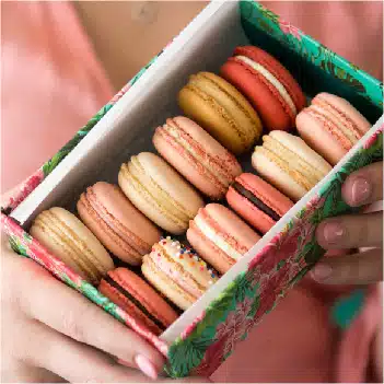 Box of 12 macarons